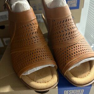 Collection Women's Emmalae Hope Wedge Sandals Size 8.5 Wide